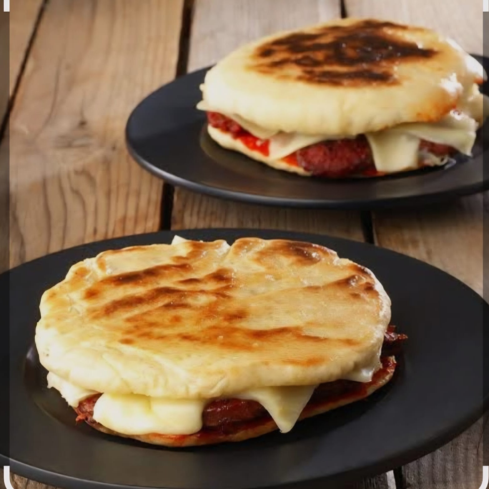 Sucuklu Kaşarlı Bazlama Tost