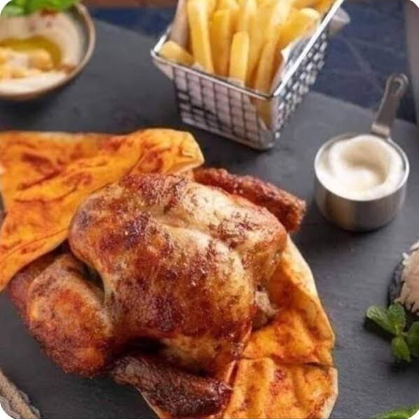 Kızarmış Bütün Tavuk Kanatlı Soslu