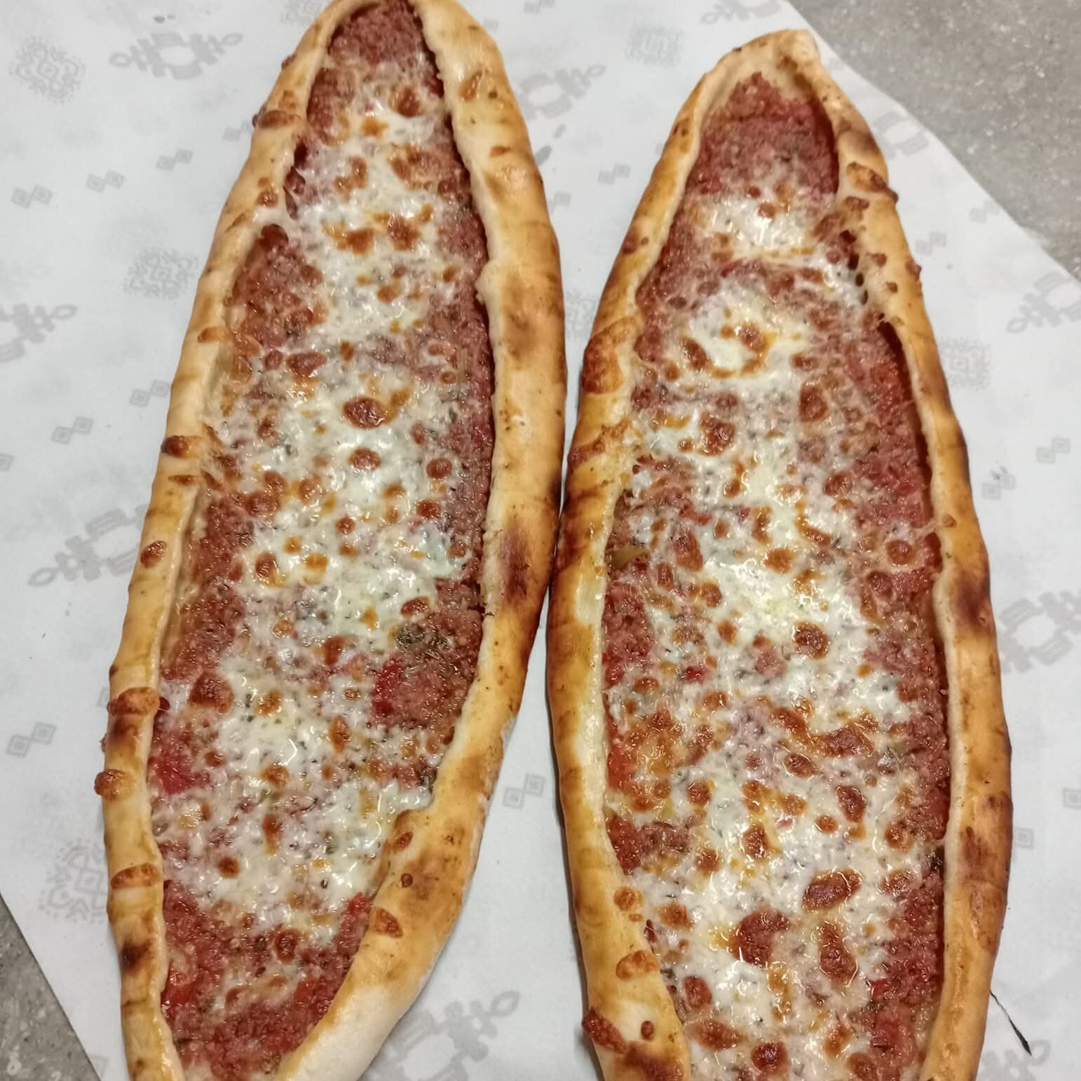 Kıymalı Kaşarlı Pide