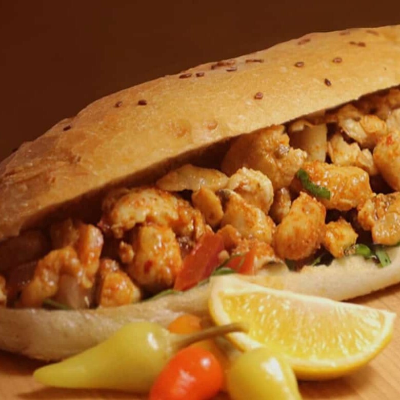 Yarim Ekmek Arası Tavuk Tantuni