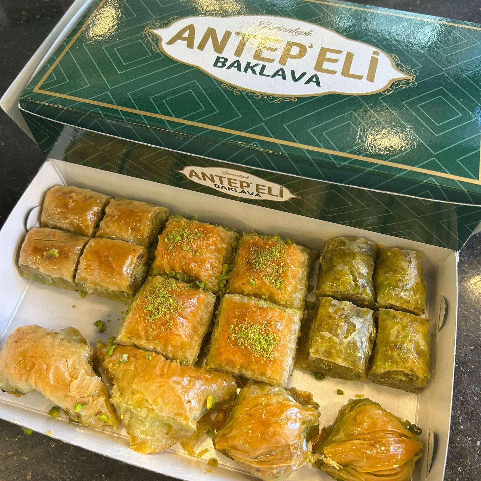 Tereyağlı Karışık Fıstıklı Baklava (500 Gr)