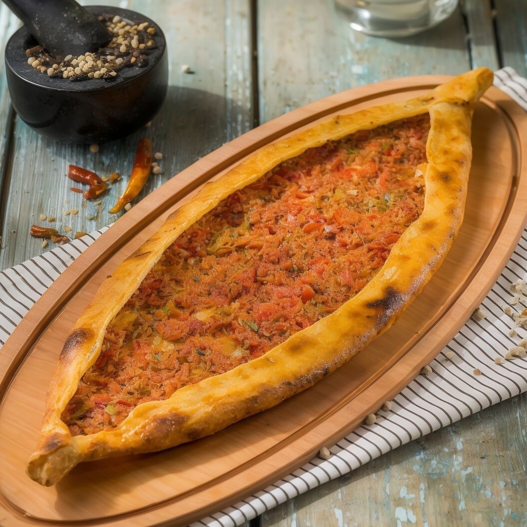 Kıymalı Pide + Ayran Menü