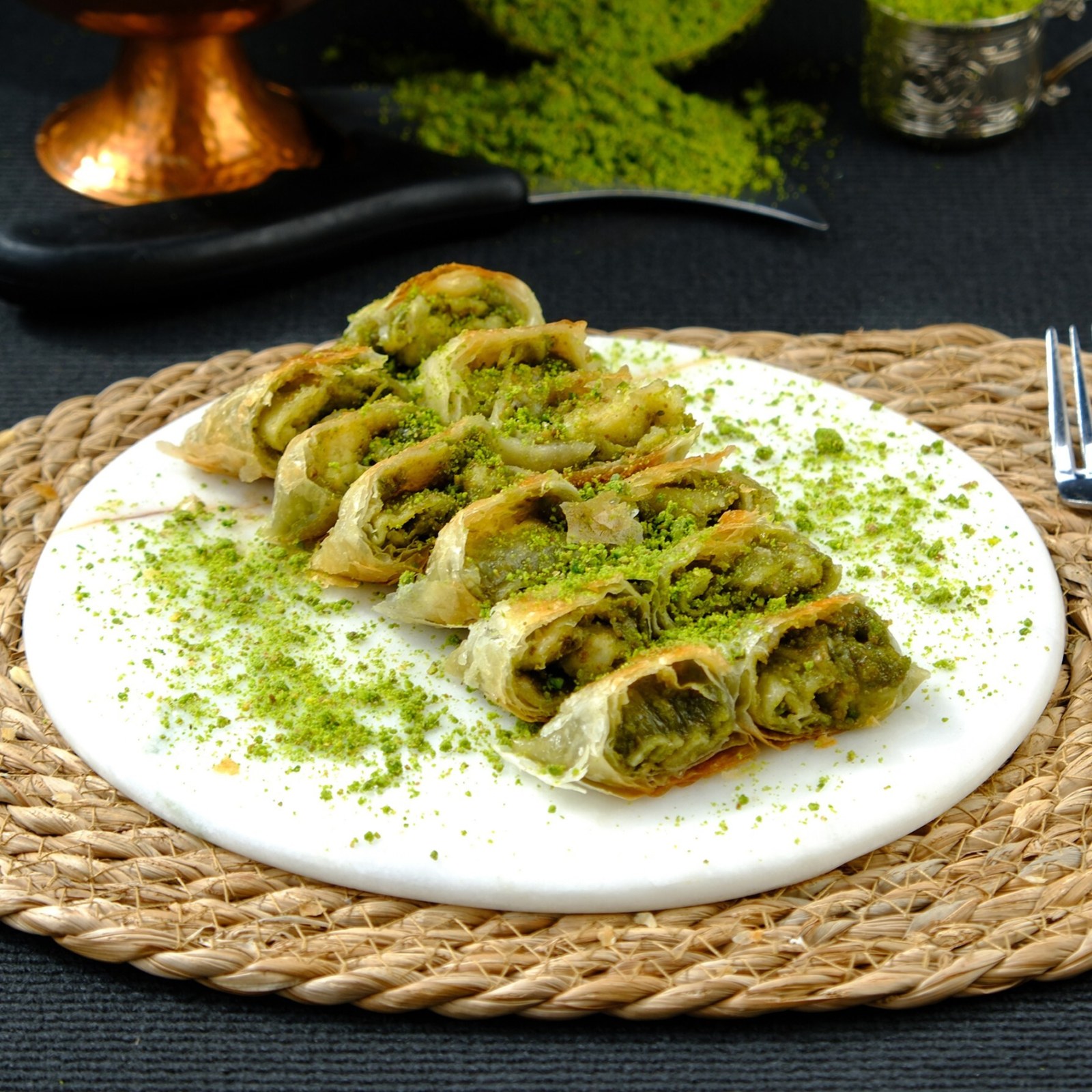 Fıstıklı Kol Böreği( 1 kg)