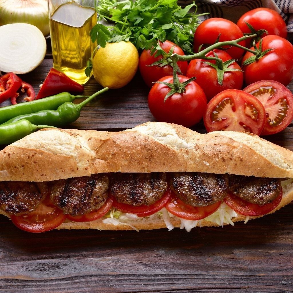 3 Çeyrek Acılı Kasap Köfte + { Ayran }