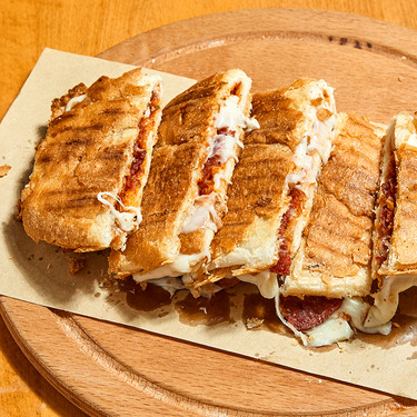 Karışık Tost Menü ( Karışık Tost + 330Ml Coca Cola )