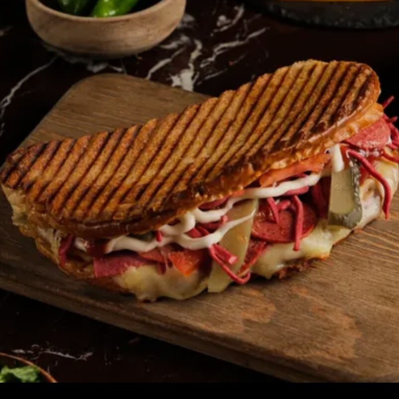Ayvalık Tost