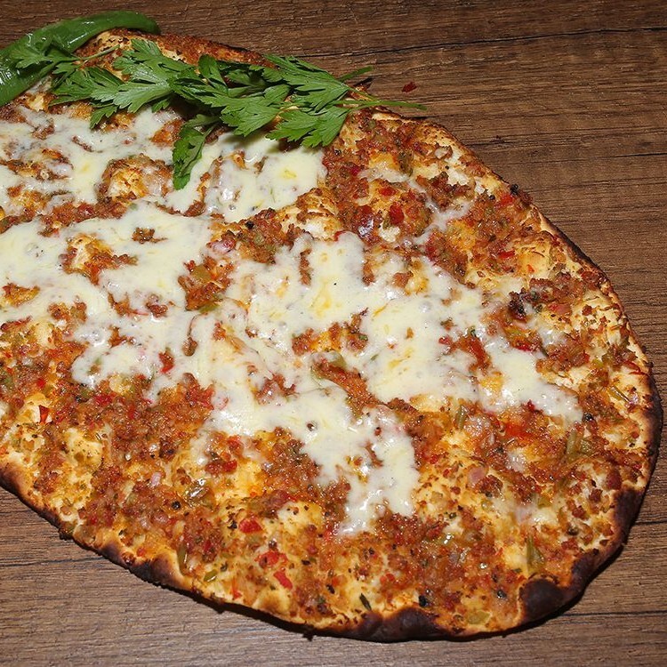 Kaşarlı Lahmacun