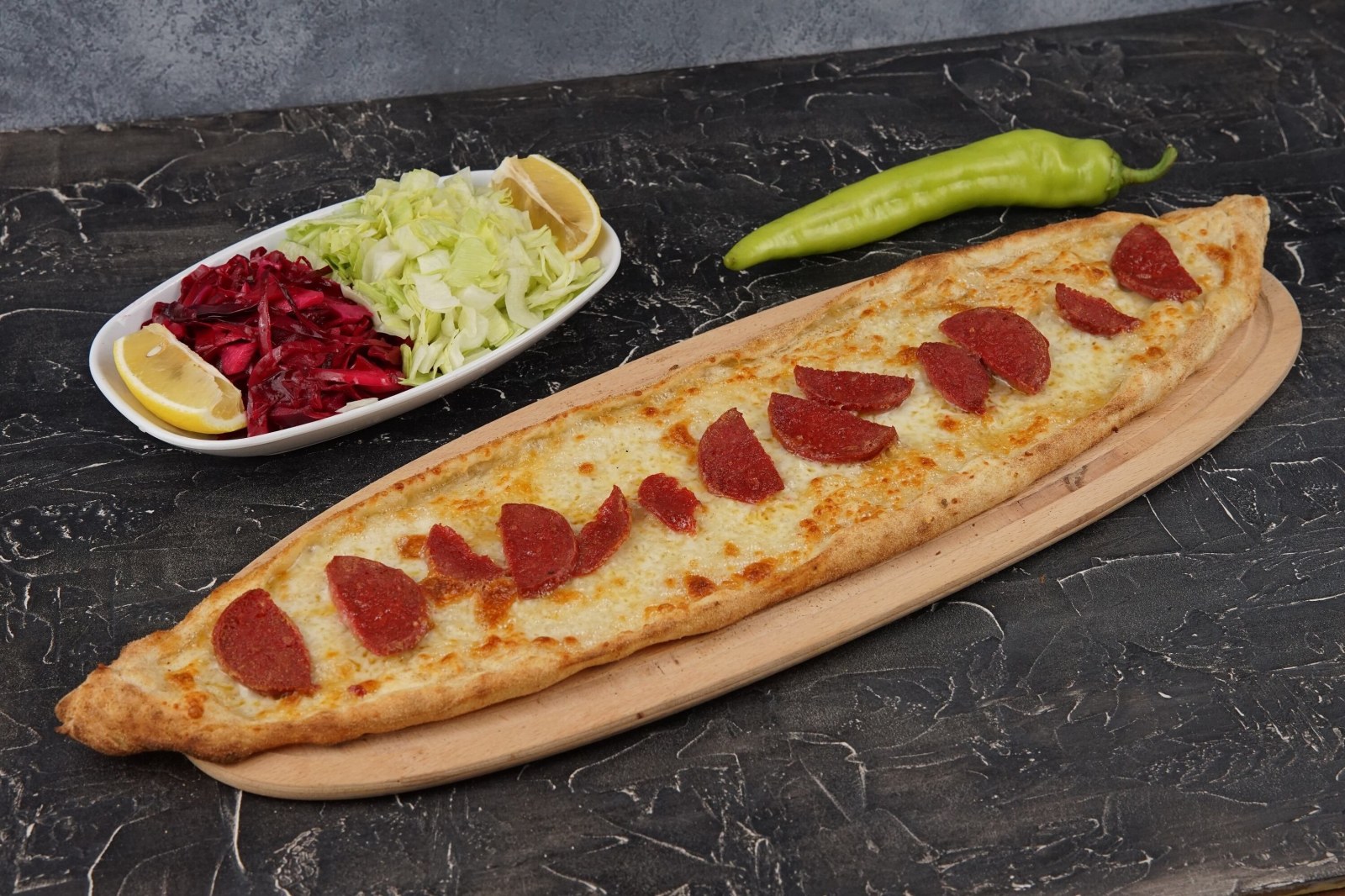 Sucuklu Kaşarlı Pide