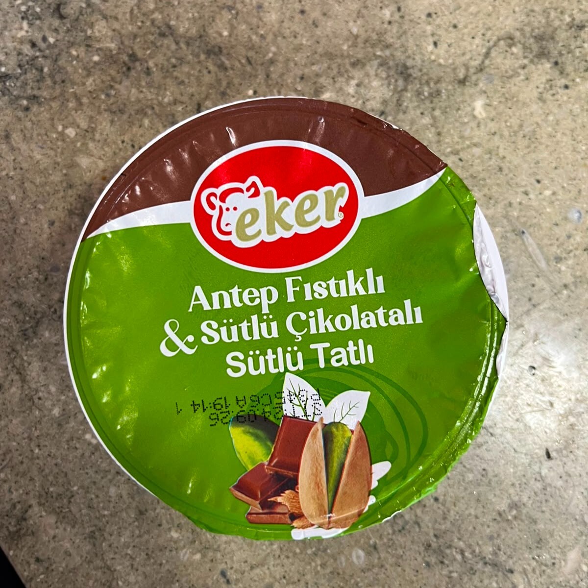 Antep Fıstıklı ve Sütlü Çikolatalı Sütlü Tatlı