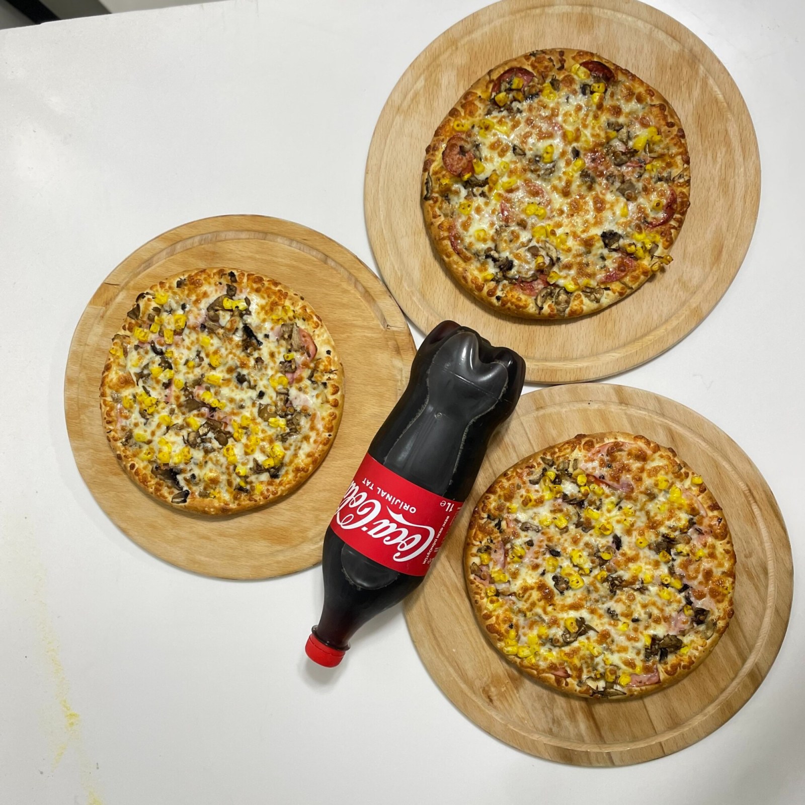Süper 3 Orta Pizza 1 Litre Coca Cola
