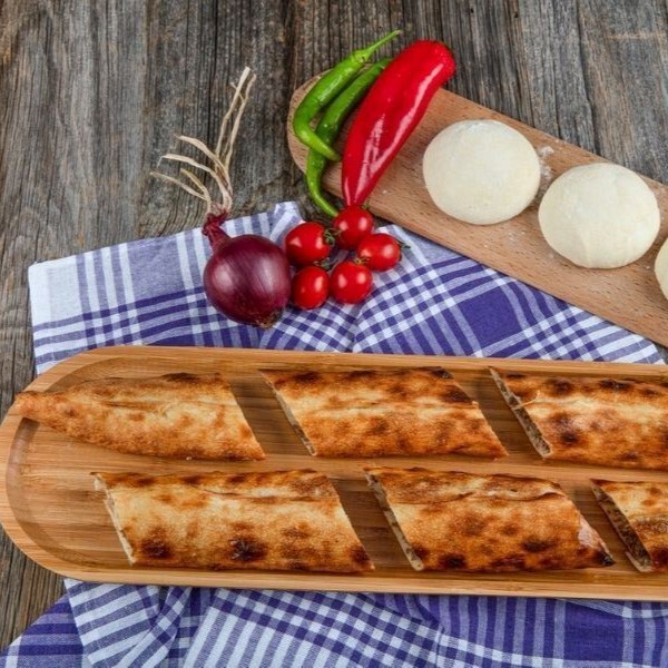 Sucuklu Kaşarlı Bafra Pidesi