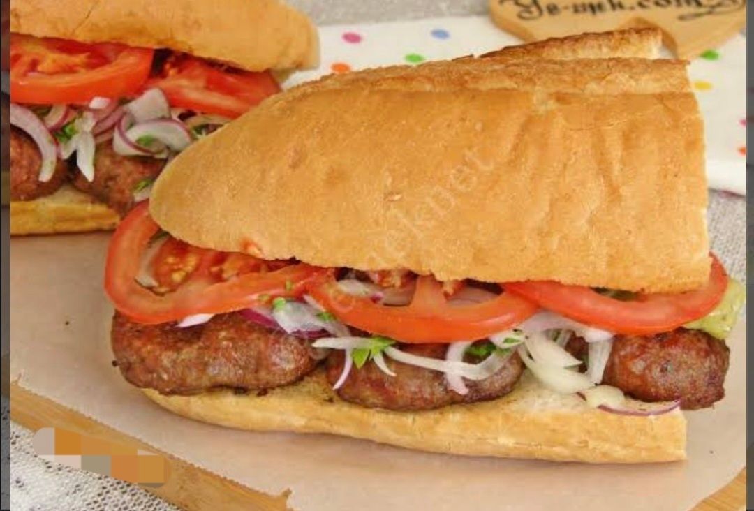 İnegöl Köfte (yarım ekmek arası)