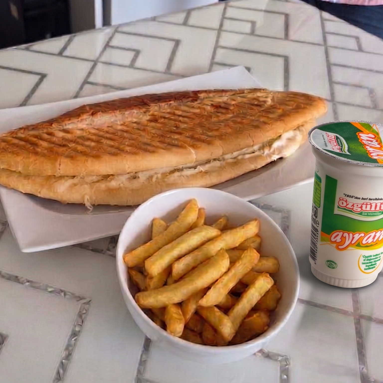Bütün Kaşarlı Tost Menü 2