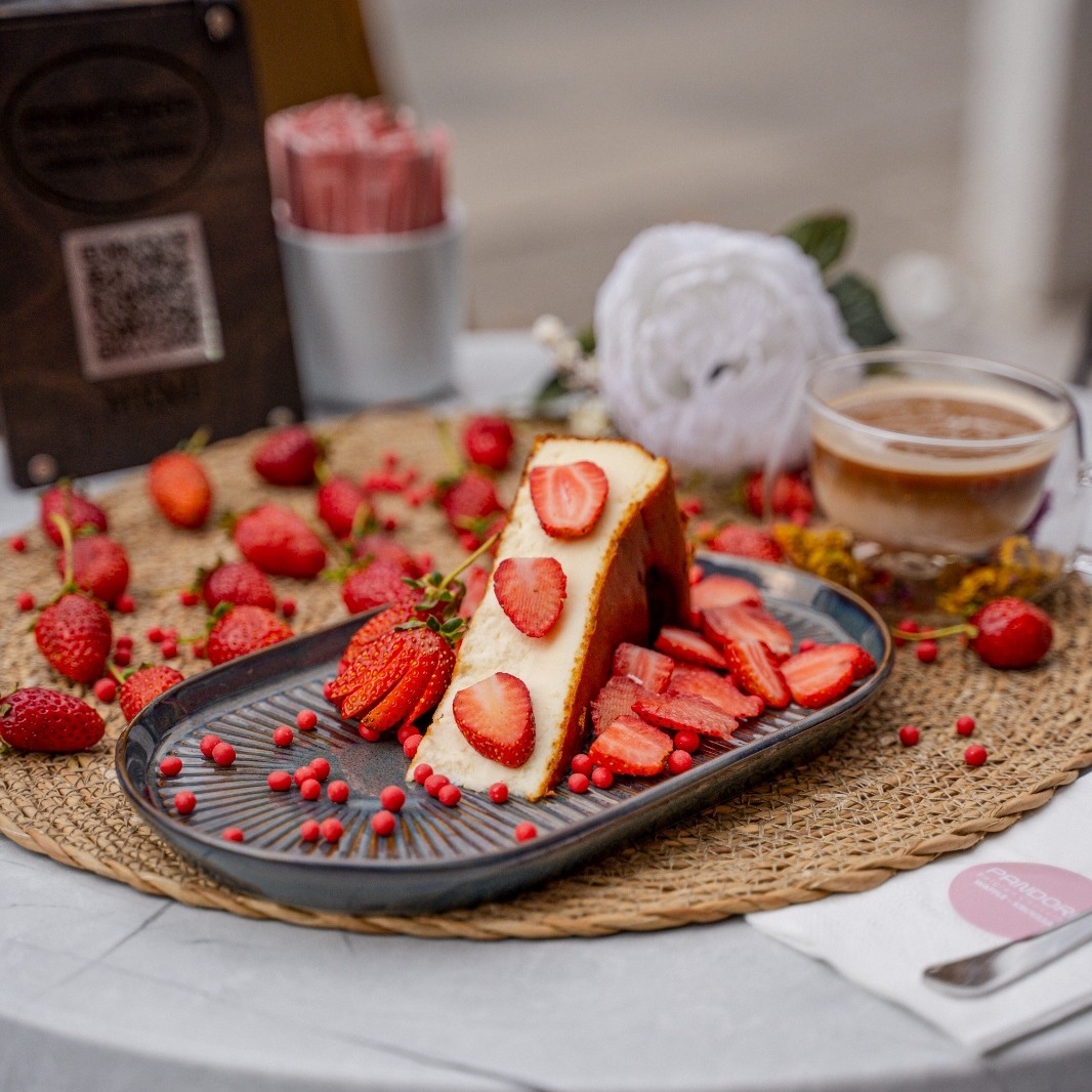 Çilekli San Sebastian Cheesecake