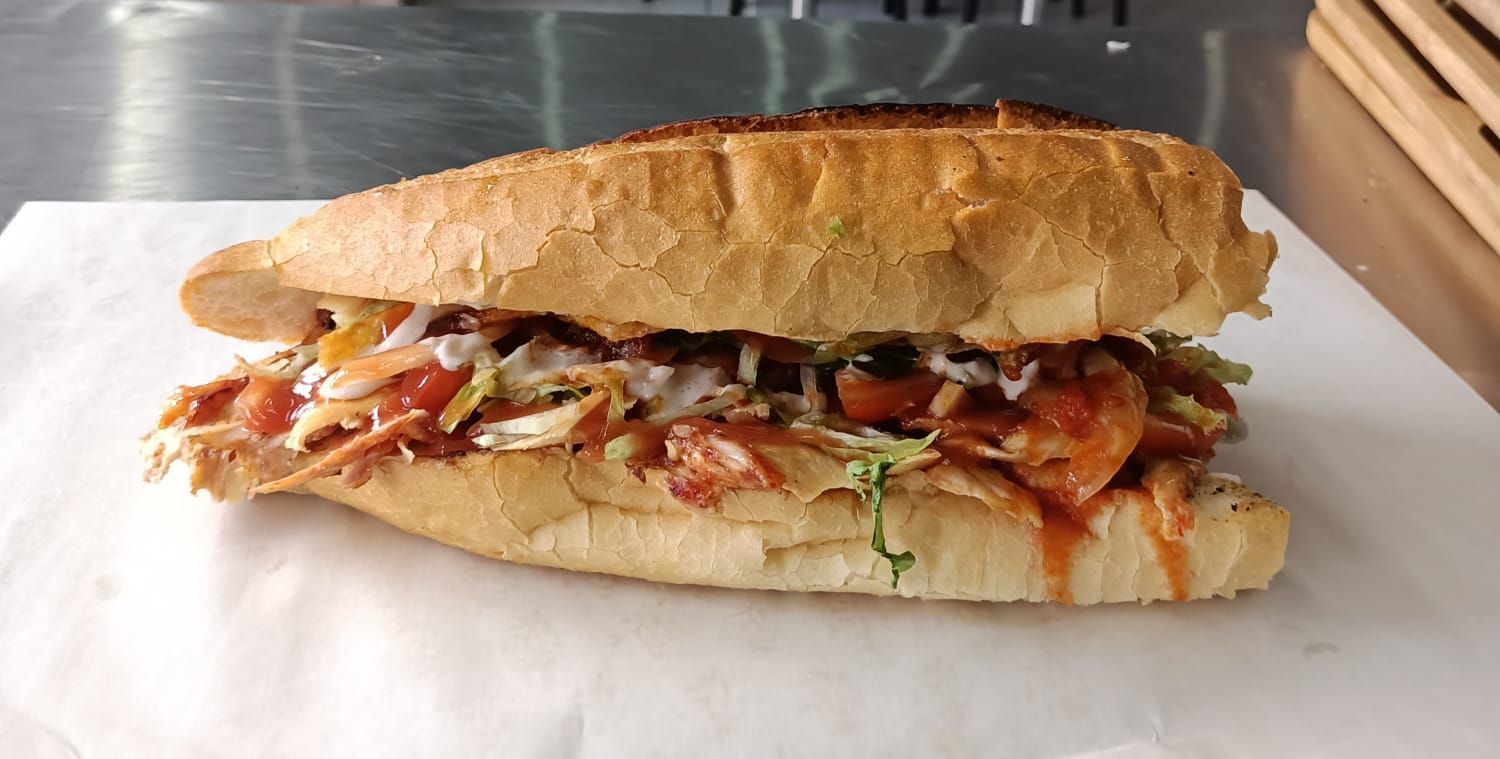 Üç Çeyrek E. Arası Tavuk Döner + Ayran 140 gr