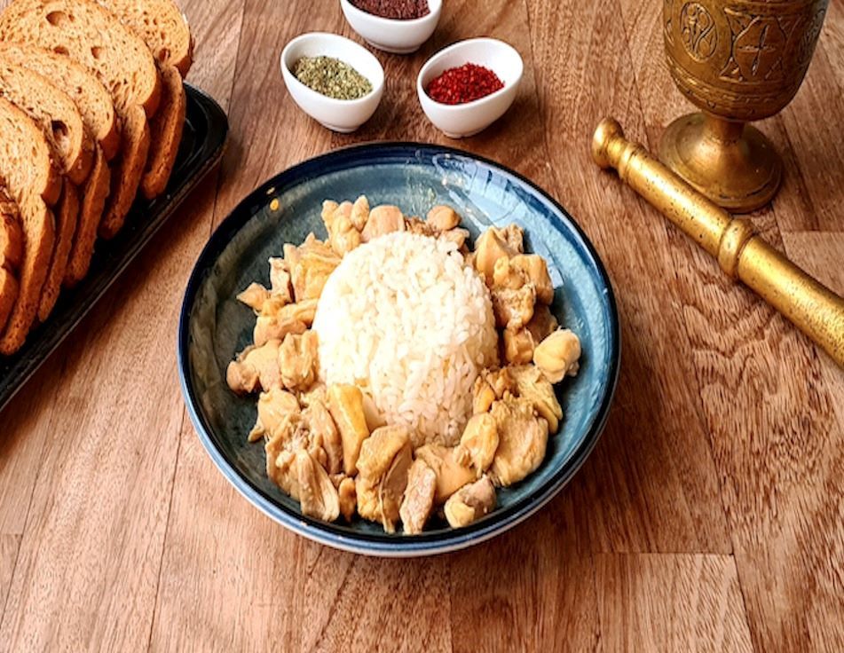 Pilav Üstü Köri Soslu Tavuk (150gr Pilav /Tavuk 100 Gr)