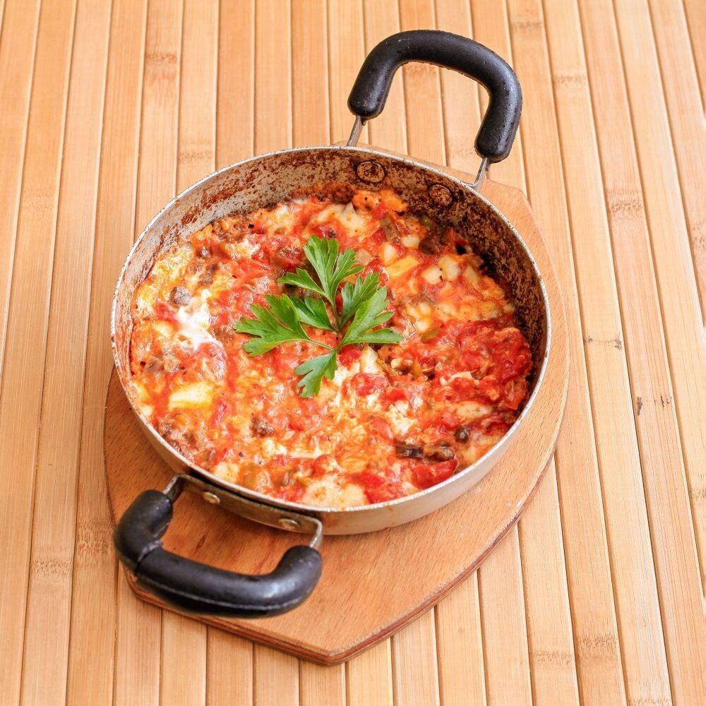 Sosisli & Kaşar Peynirli Menemen