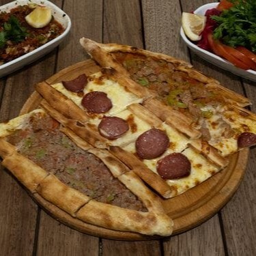 Sucuklu Kaşarlı Pide