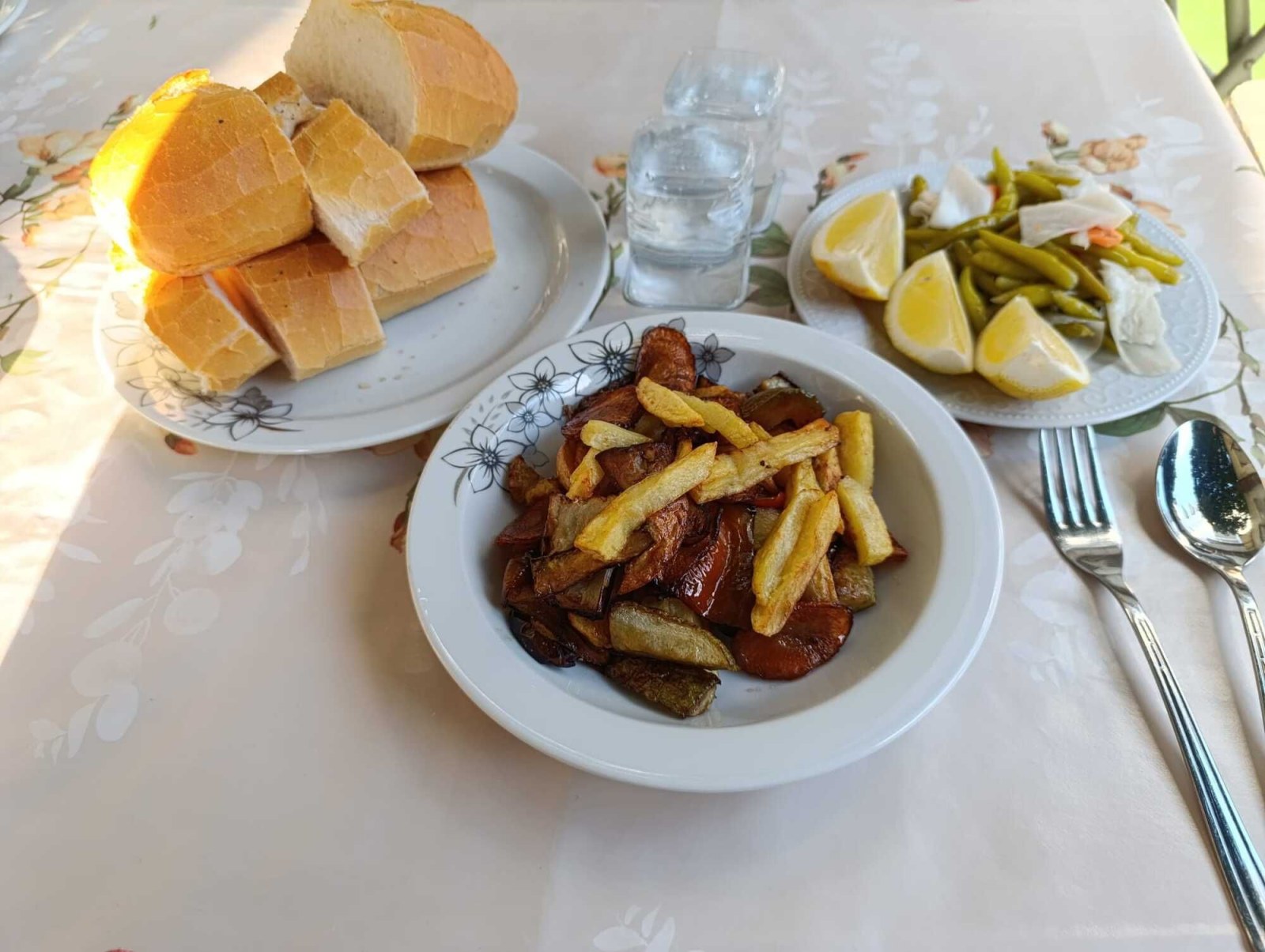 Pirinç Pilavı Üzeri Karışık Kızartma