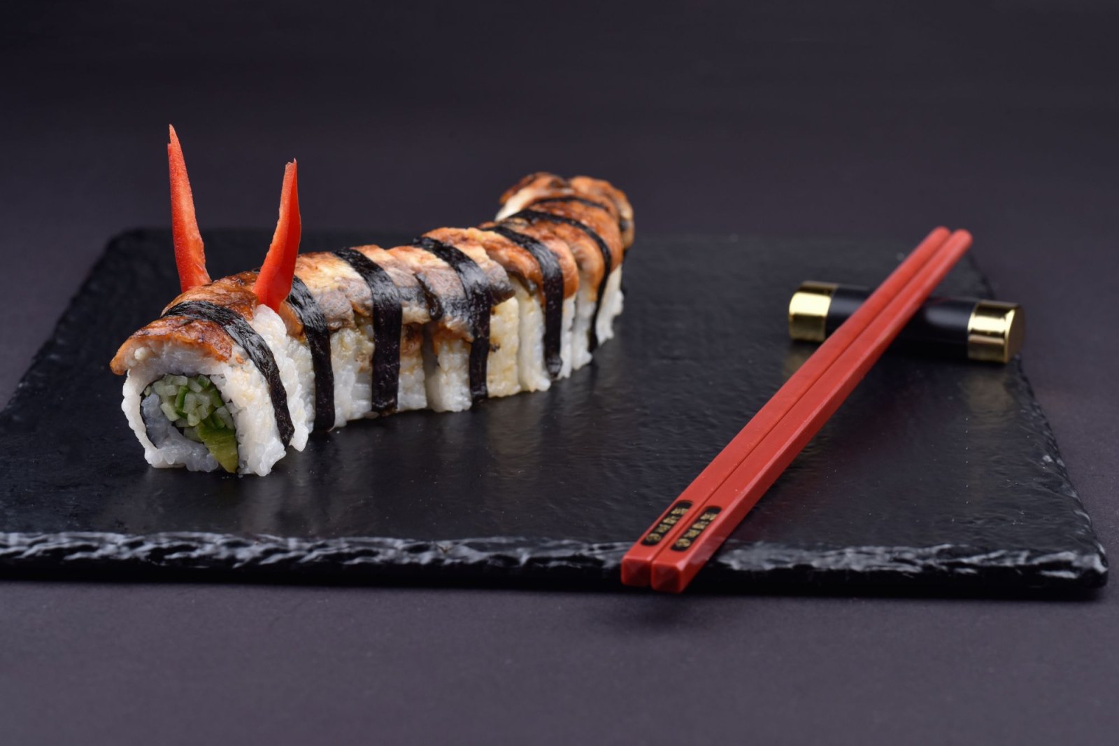Dragon Roll (8 pcs)