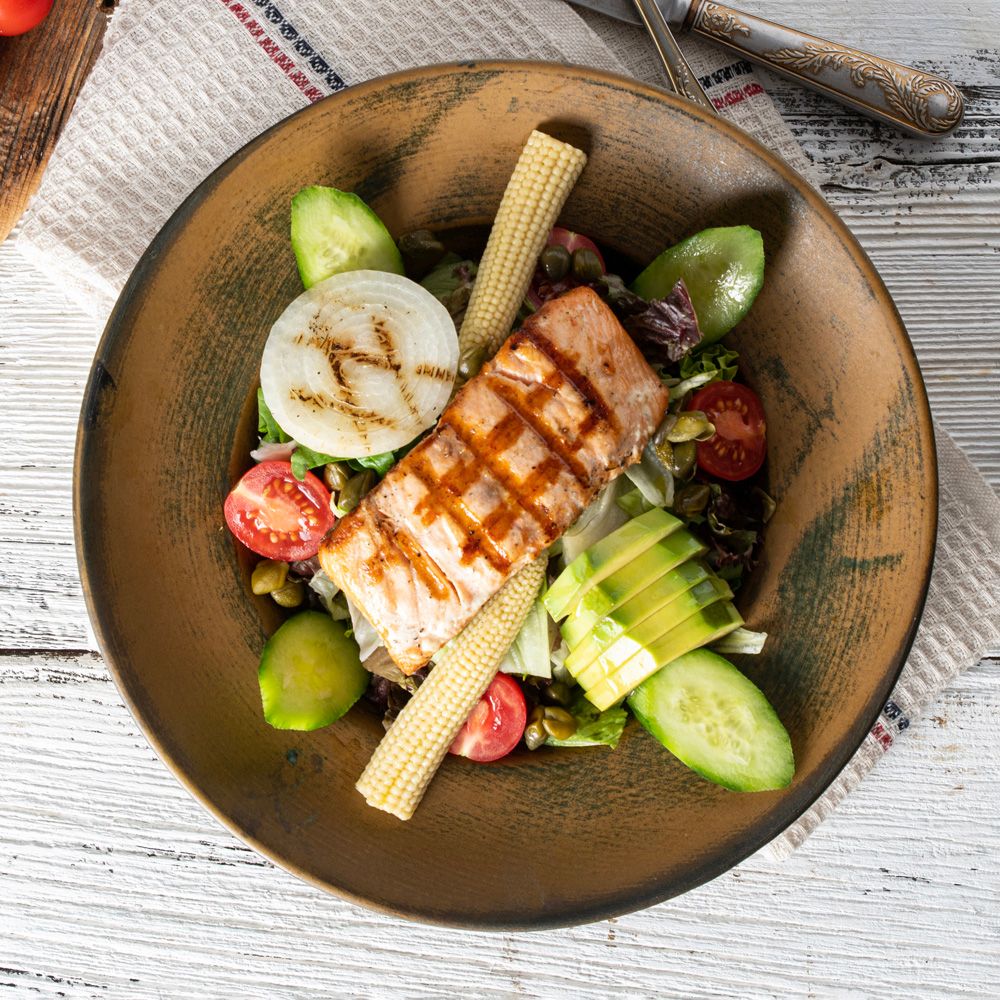 Izgara Somon Salatası