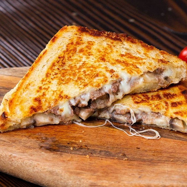 Kavurmalı Kaşarlı Tost+ 330 Ml. Coca Cola