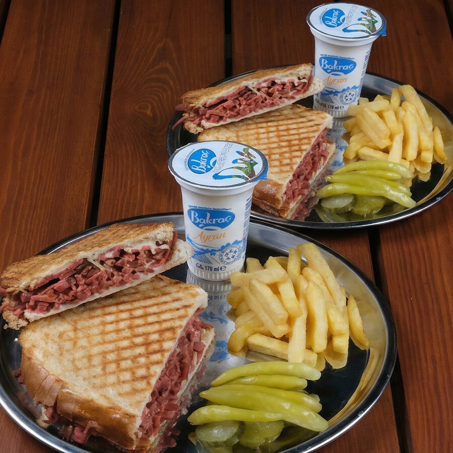 Ayvalık Tost Menü