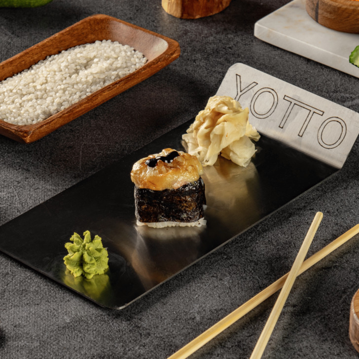 Gunkan Hot Salmon