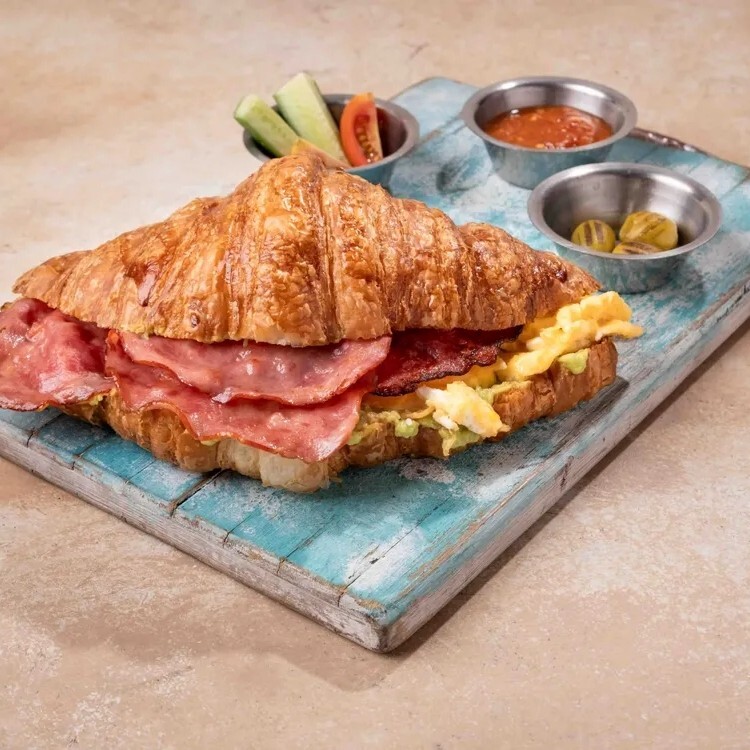 A La'lune Füme Roast Beef Kruvasan