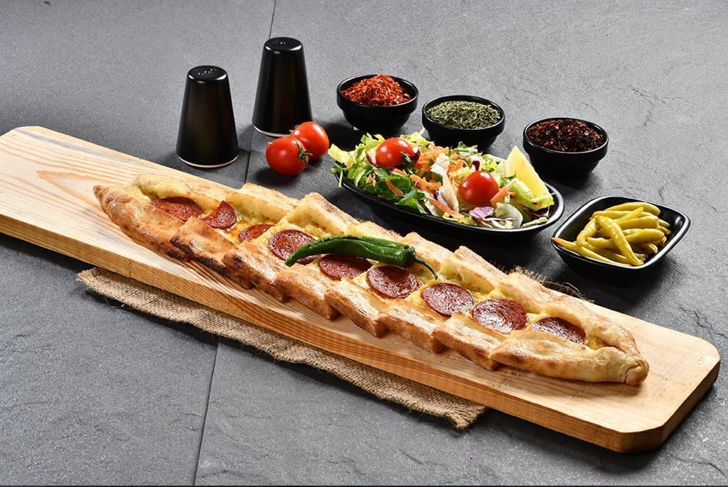 Kaşarlı Sucuklu Pide