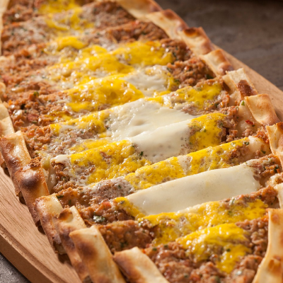 Kıymalı Kaşarlı Yumurtalı Pide