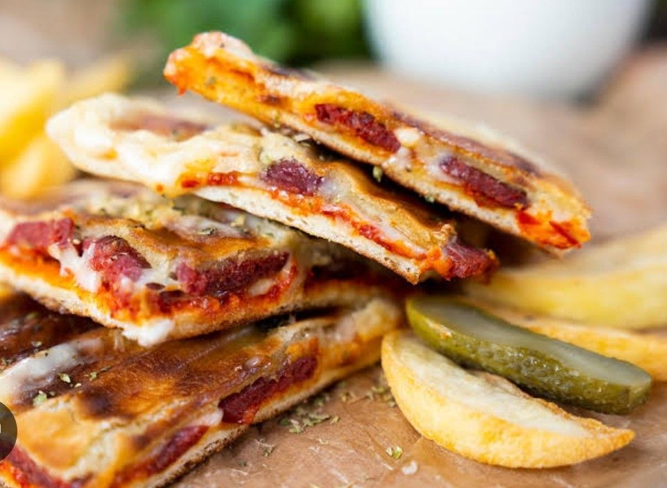 ACIKTIRMAYAN TOST(bazlama ekmeğine)