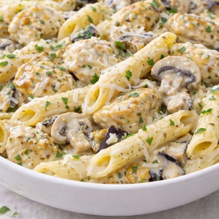 Karamelize Soğanlı Tavuklu Penne