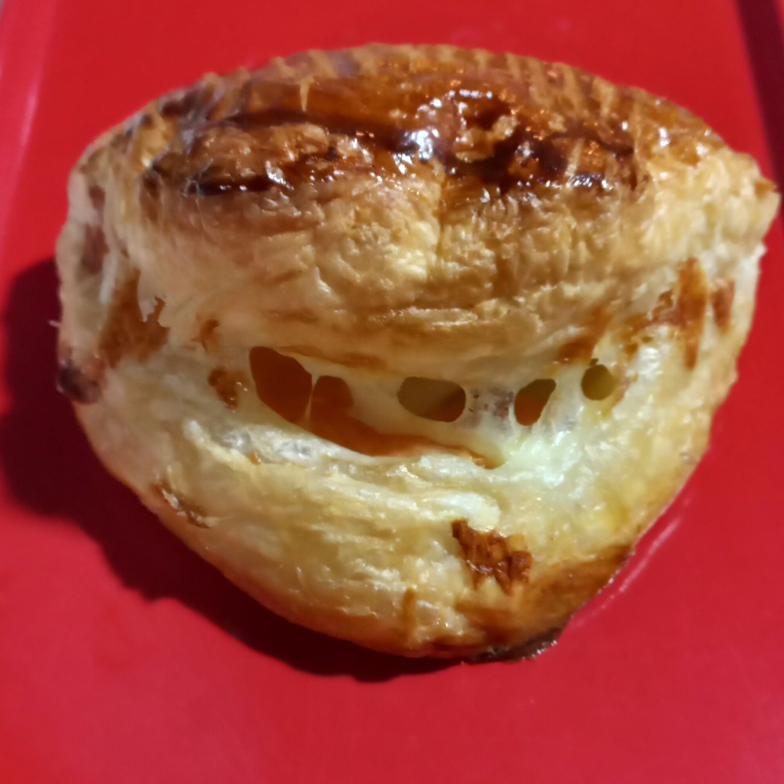 Domates Kaşarlı Boyoz