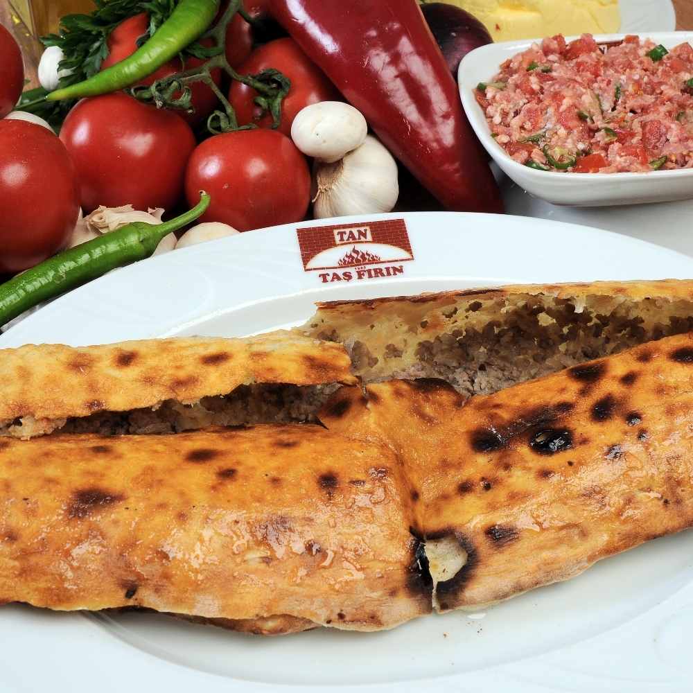 Kıymalı Kaşarlı Pide