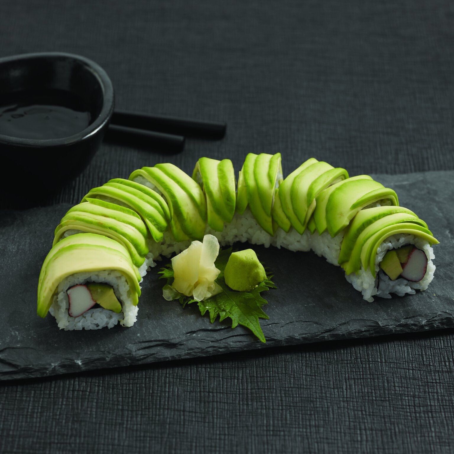 Mango Avocado Roll (8 PCS)