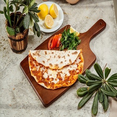 Kaşarlı Lahmacun