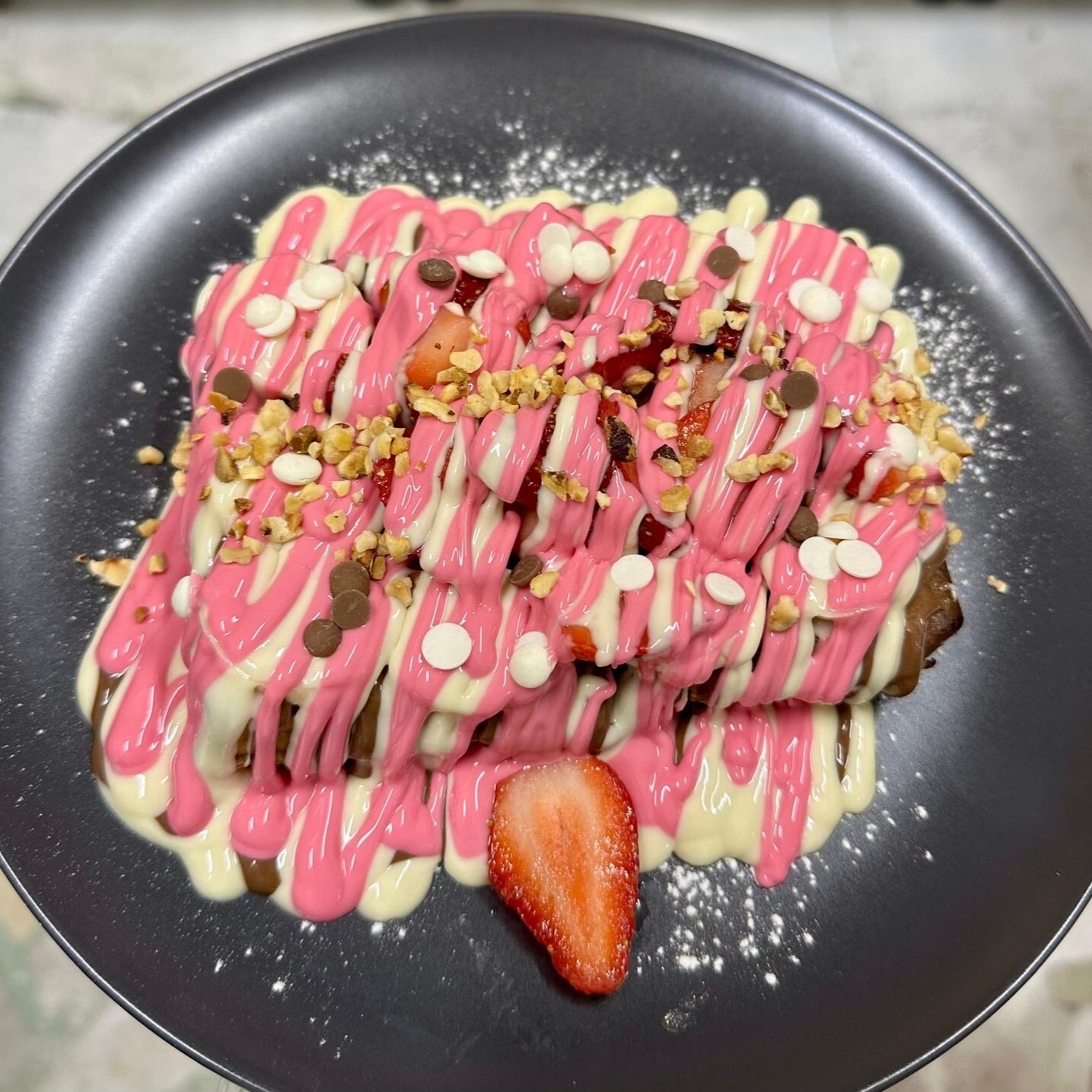 Frambuazlı Waffle Bowl (Dilimlenmiş Hamur)