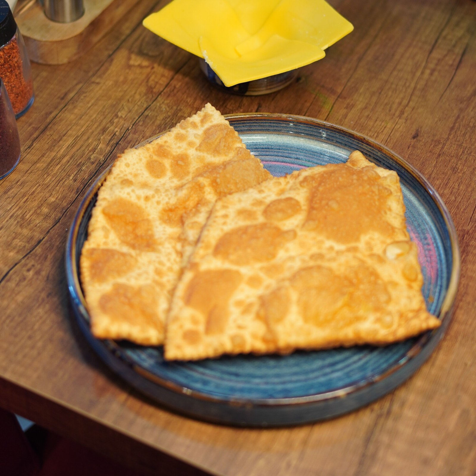 Kıymalı Kaşarlı Çi Börek