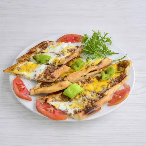 Kıymalı Yumurtalı Pide