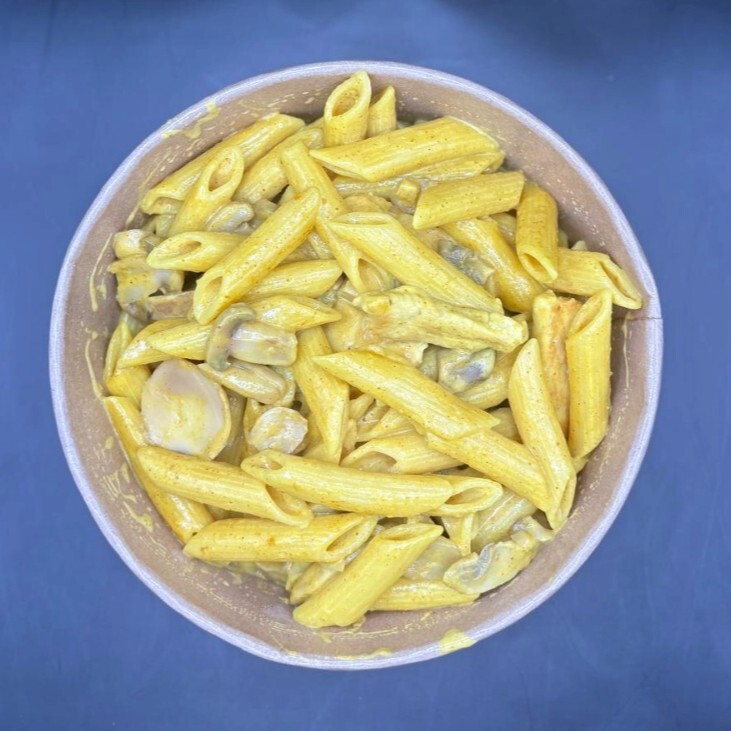 Köri Soslu Tavuklu Mantarlı Penne