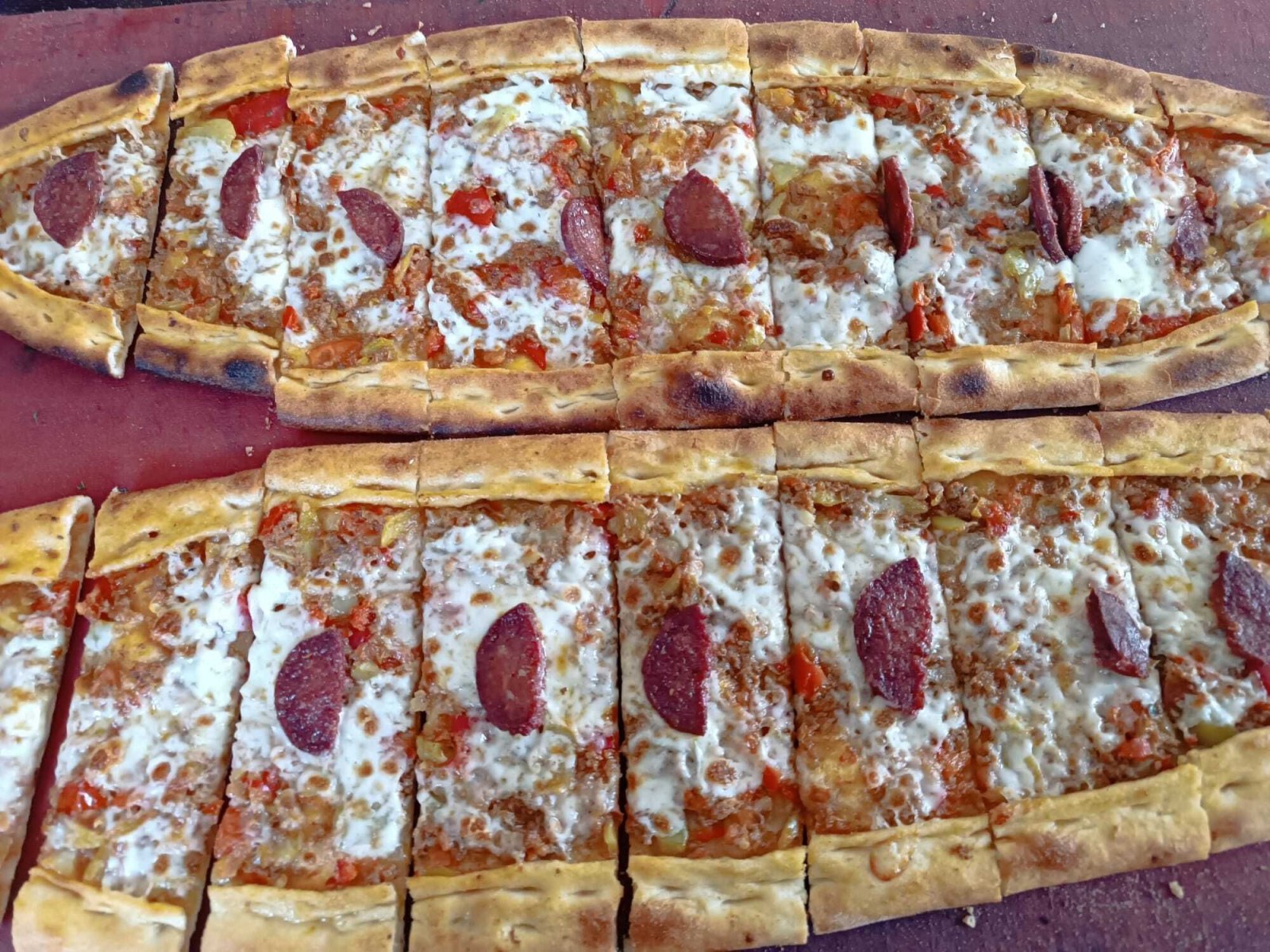 Kıymalı Sucuklu Kaşarlı Pide