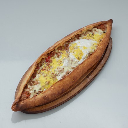 Kıymalı Yumurtalı Pide