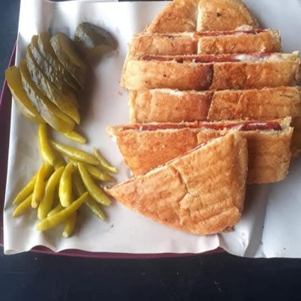 Sanayi Tostu Duble sucuklu Yarım Ekmek