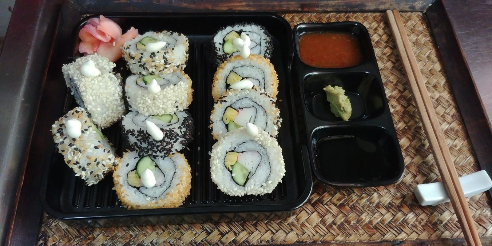 Susamlı California Roll (12 Pcs.)