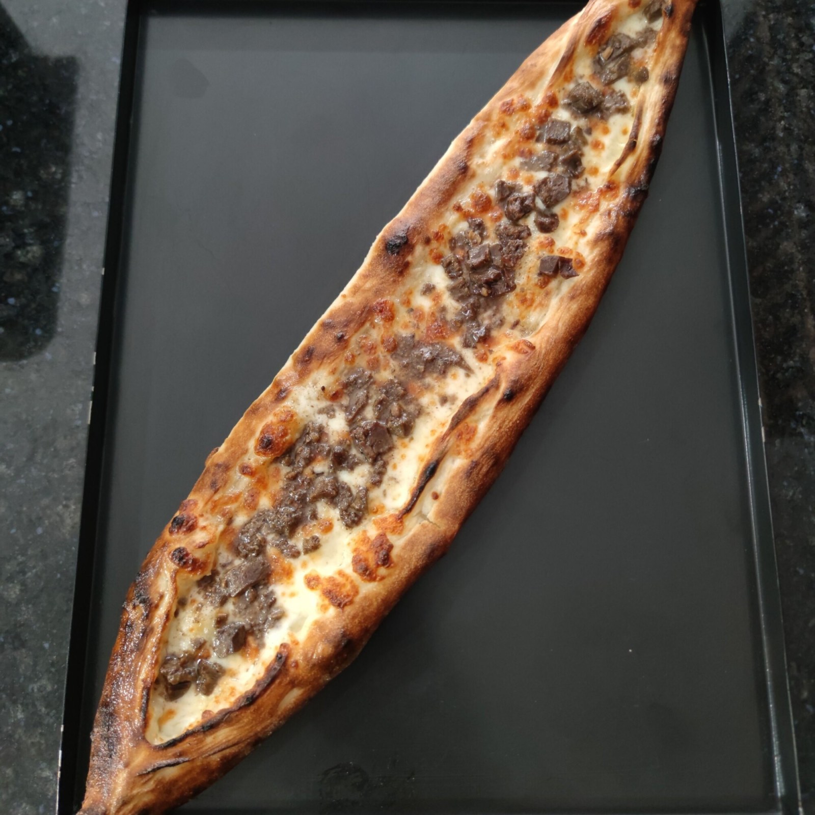 Kıymalı Kaşarlı Karadeniz Pidesi