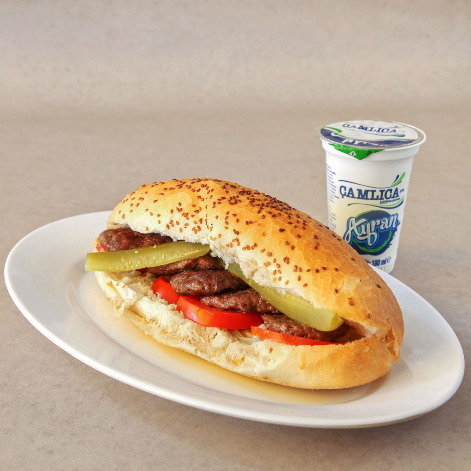 Ekmek Arası Köfte + İçecek