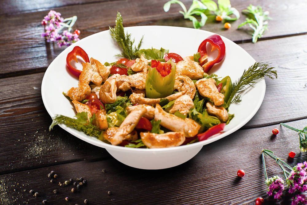 Izgara Tavuklu Salata