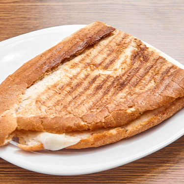 Yarım Ekmek Kaşarlı Tost