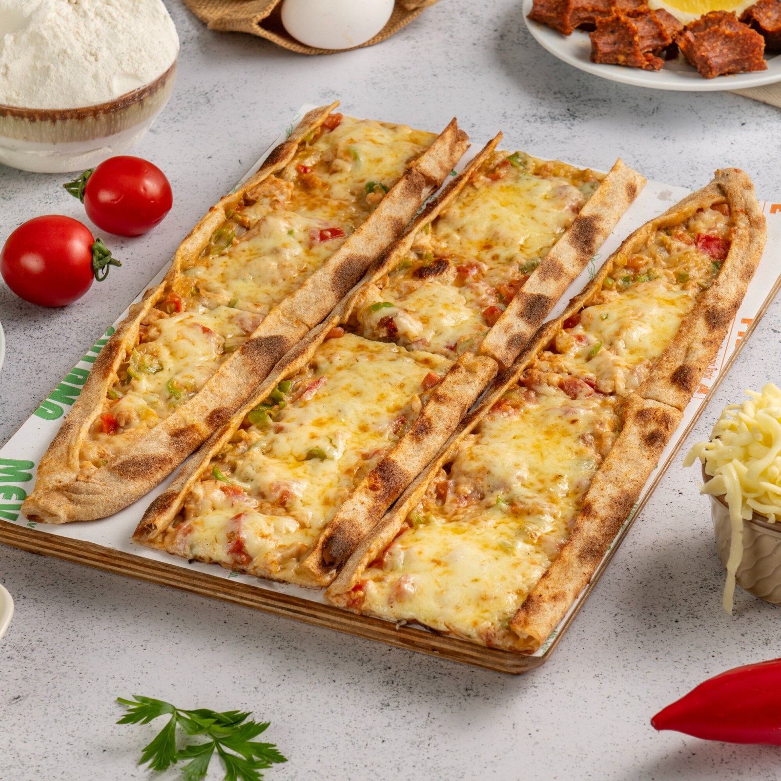 Tavuklu Kaşarlı Pide